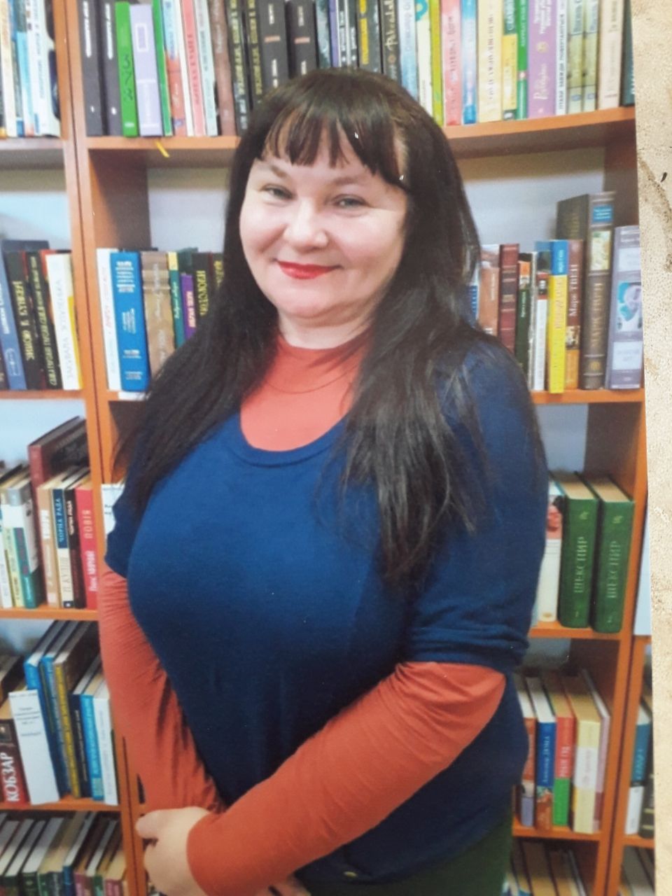 Ірина Буторина у своїй бібліотеці